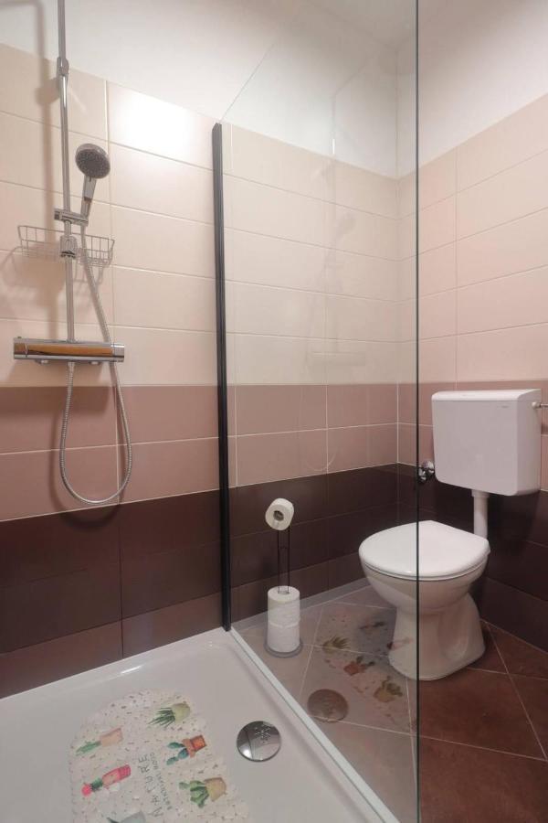 Apartman Studio Pesja Omisalj Exterior photo